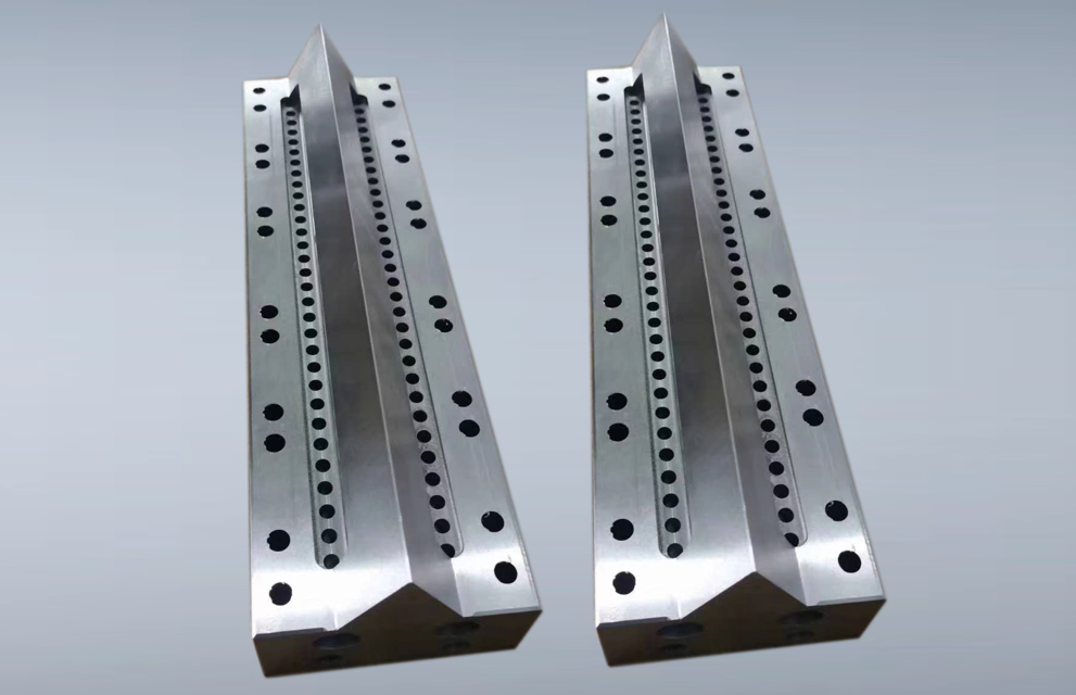 網(wǎng)紅“熔噴模頭”.png 網(wǎng)紅“熔噴模頭”.png