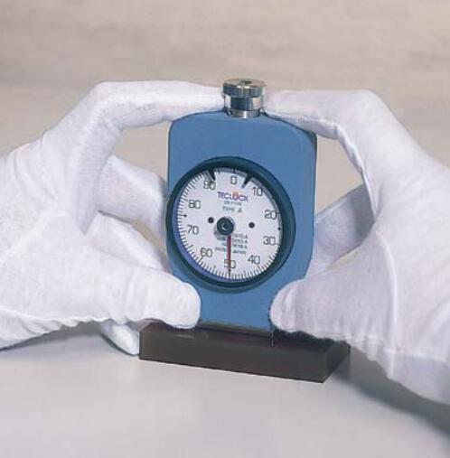 手持橡膠硬度計測量方法.jpg 手持橡膠硬度計測量方法.jpg