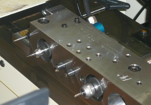 <a href='/zouxinjigaopinx.htm' class='keys' title='點(diǎn)擊查看關(guān)于高頻銑的相關(guān)信息' target='_blank'>高頻銑</a>BM-325安裝圖.png