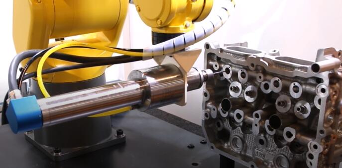 汽缸蓋去毛刺.jpg 汽缸蓋去毛刺.jpg