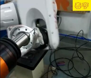 機(jī)械臂抓取工件去毛刺.jpg 機(jī)械臂抓取工件去毛刺.jpg