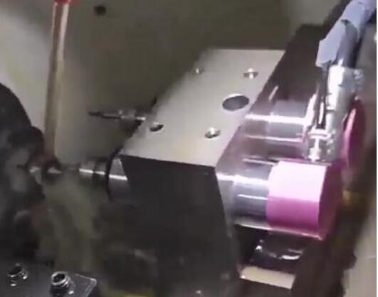 排刀機(jī)加裝MSIY-3316電主軸.jpg 排刀機(jī)加裝MSIY-3316電主軸.jpg