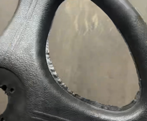 汽車方向盤去合模線.jpg 汽車方向盤去合模線.jpg