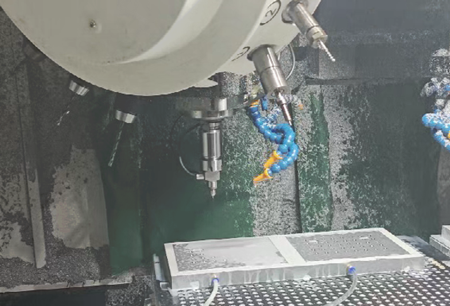 加工中心加裝<a href='/zouxinjigaopinx.htm' class='keys' title='點擊查看關于高頻銑的相關信息' target='_blank'>高頻銑</a>.png